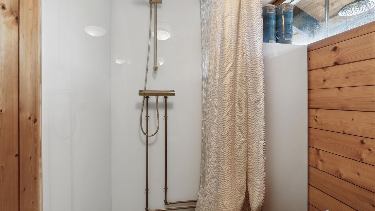 bathroom bathroom